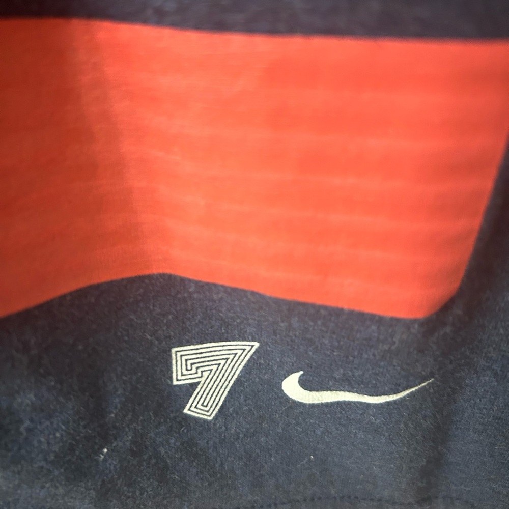 ***VERY RARE*** CR7 Cristiano Ronaldo signature V-neck Nike T-shirt - Picture 3 of 3